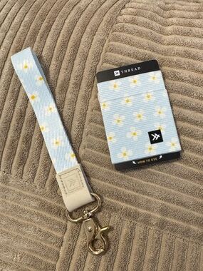 Thread Wallets Light Blue Daisy Elastic Wallet & Wrist Strap